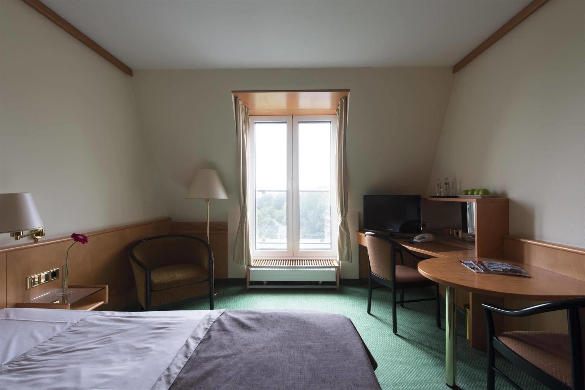 Living Grosser Kurfuerst 4* Berlijn